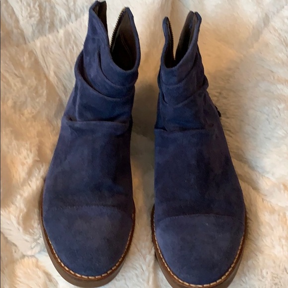 riona grand back zip bootie